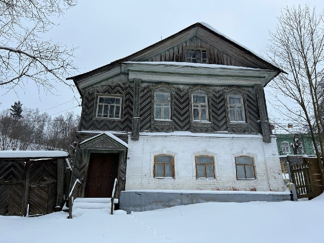 Сползавший к Волге старинный дом в Плёсе отреставрируют