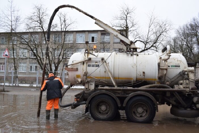 Ивановская мэрия вычерпает воду с 4-х переулков