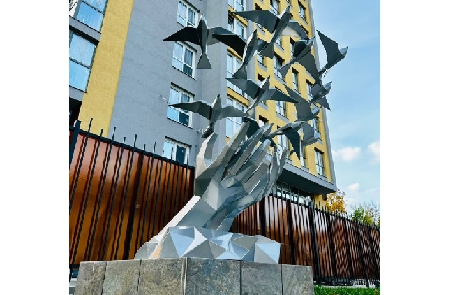 В преддверии Дня учителя в Иванове установили скульптурную композицию представителям профессии