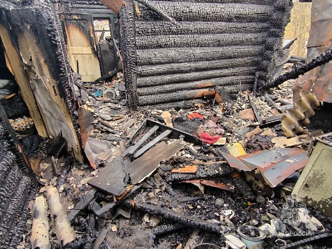 Обгоревшее тело мужчины вынесли из руин дома в Ивановском районе