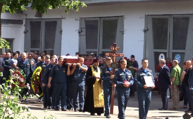 В Иванове в последний путь проводили погибшего спасателя Александра Лукашина