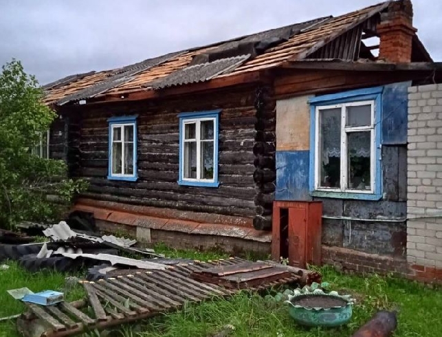 В одной из деревень Ивановской области стихия за 5 минут оставила десятки домов без крыш