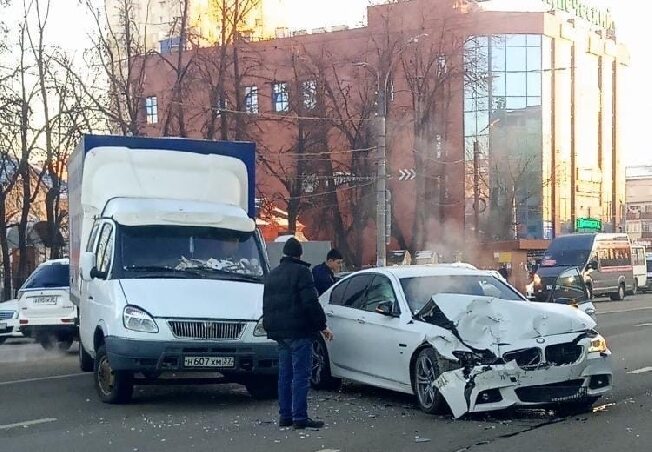 Жёсткое ДТП около школы произошло в Иванове