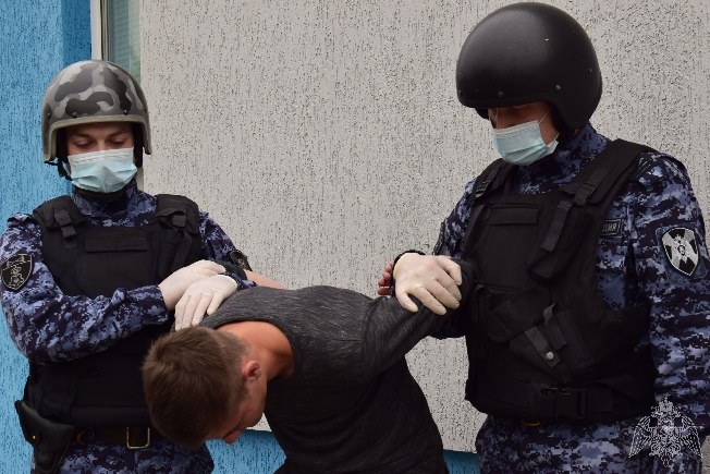 В Иванове ФСБ схватила за руку москвичей с особо крупной партией синтетических наркотиков
