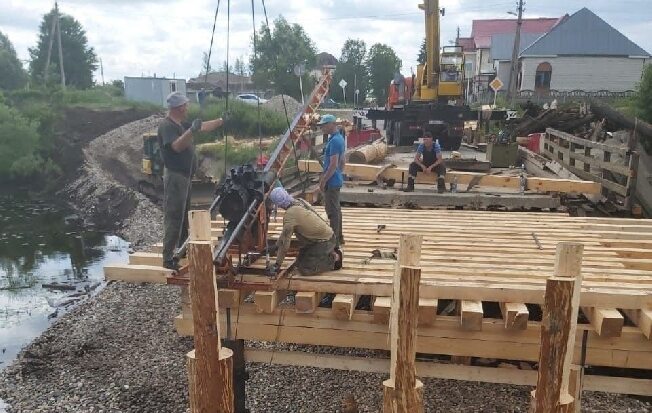 В Ивановской области восстанавливают рухнувший мост в Холуе