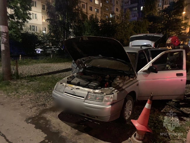 В Иванове 14 июля изнутри загорелся автомобиль