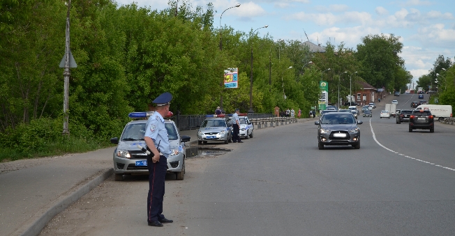 Только получивший права мотоциклист врезался в девушку на иномарке в Иванове