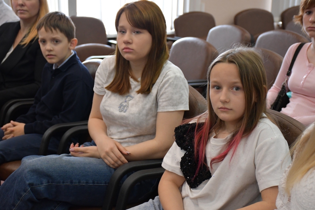 Вручение свидетельств-1.jpg Вручение свидетельств-1.jpg