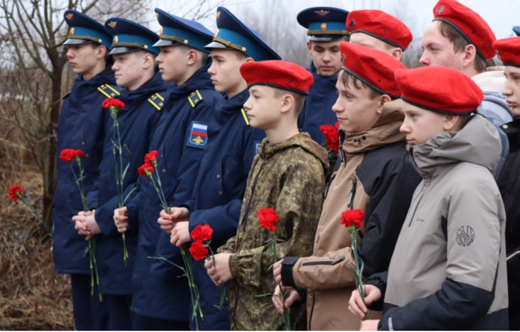 Памятный знак-2.jpg Памятный знак-2.jpg