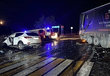 В Ивановской области в ДТП легкового авто и грузовика пострадал человек