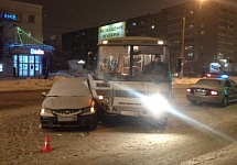 Иномарка врезалась в автобус в Иванове