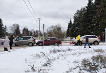 В Ивановской области автоледи сломала ногу водителю другой машины