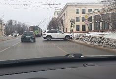 Пьяная дама на «Мерседесе» заблокировала движение в центре Иванова