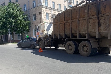 Жёсткое ДТП с самосвалом и учебной машиной случилось в Иванове