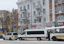 В центре Иванова столкнулись 2 автобуса и легковушка