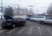 При ДТП на перекрёстке в Иванове мужчина повредил голову