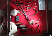 Ивановский археолог Павел Травкин представил в Костроме выставку украшений древних мерян